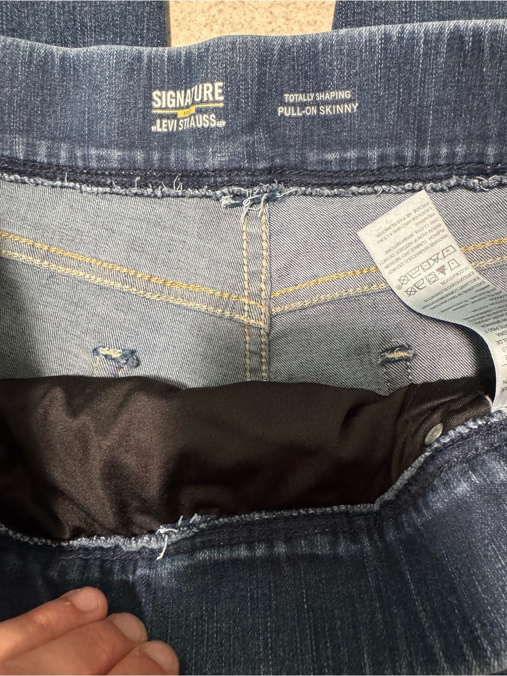 Levi’s Totally Shaping Pull-On Signature Jeans W33 L28 Size 16S - Picture 6 of 7
